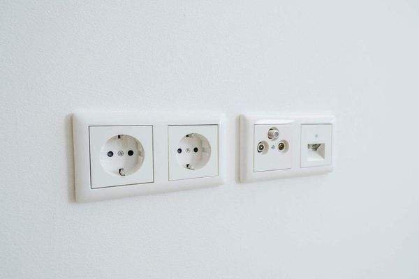 Multimedia-/Netzwerkausstattung