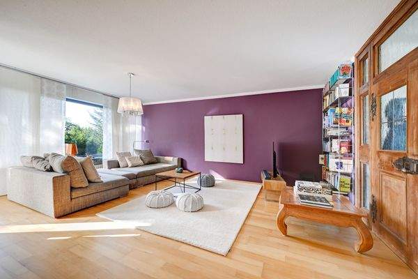 Lichtdurchflutetes Wohnzimmer