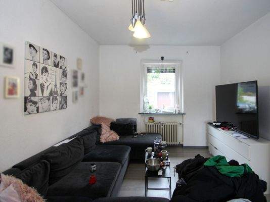 Wohnbereich mit angrenzendem Schlafzimmer