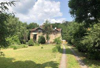 Villa & mit großem Garten