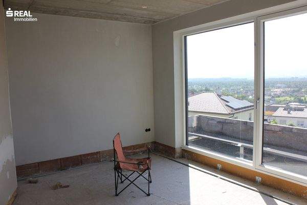 Schlafzimmer mit Balkon OG