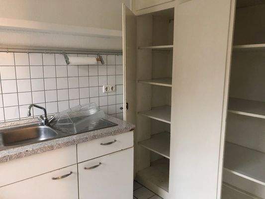 Moderne Küche mit Stauraum