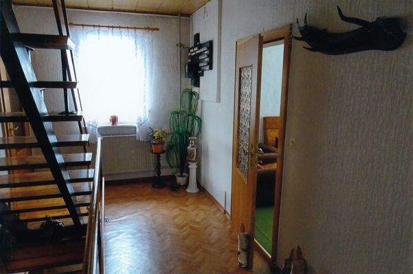 OG Flur und Treppenhaus