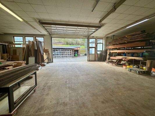 Toreinfahrt (Stirnseite) Produktionshalle