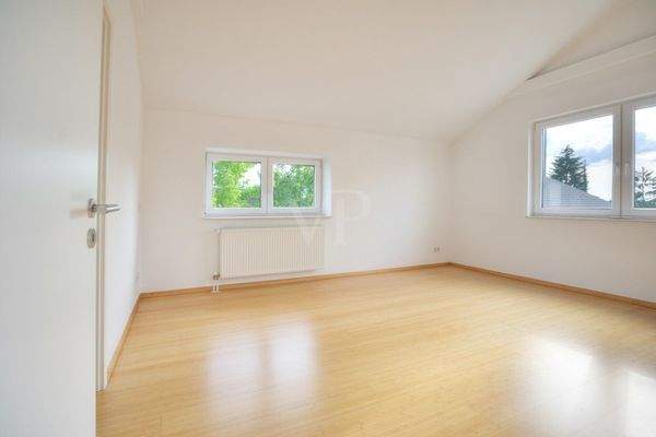 Kinderzimmer mit eigenem Badezimmer OG