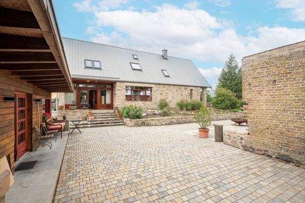 Hofeingang und Remise