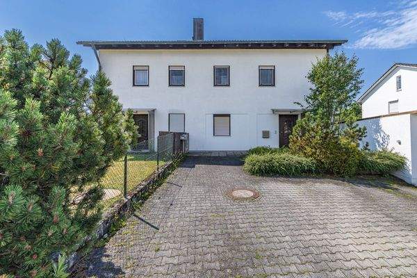 Eingang uns Stellplätze