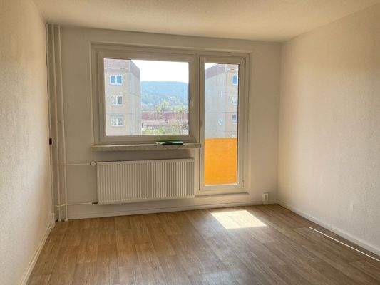 Wohnzimmer mit Balkon