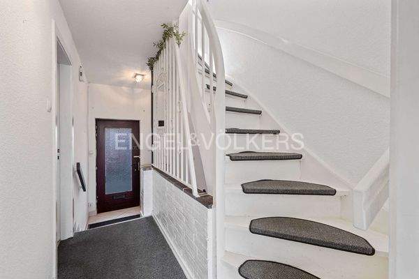 Treppe zum Obergeschoss