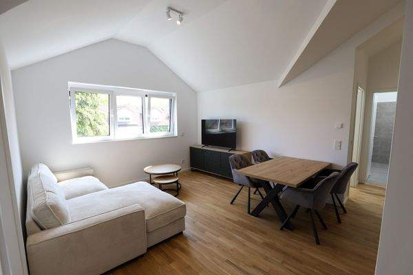 Dachgeschoss links-Wohnen-Essen