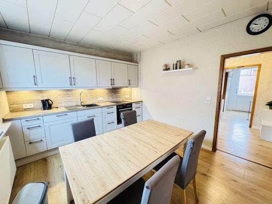 Küche mit neuwertiger Einbauküche