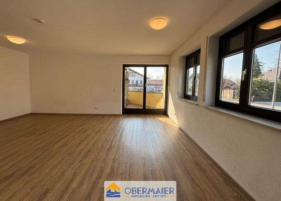 04_Breite_Balkontür_für_viel_Tageslicht