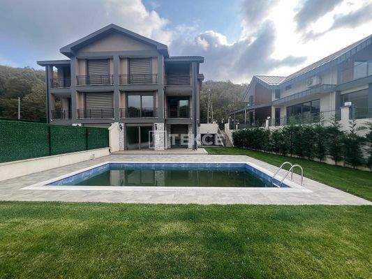 Triplex Villa with Pool and Garden Near the Beach in Şile Istanbul
