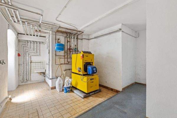 Heizungsraum im Anbau EG mit Ölheizung