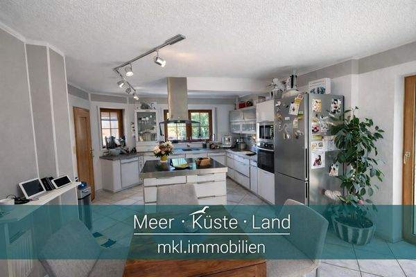 Küche mit Kochinsel