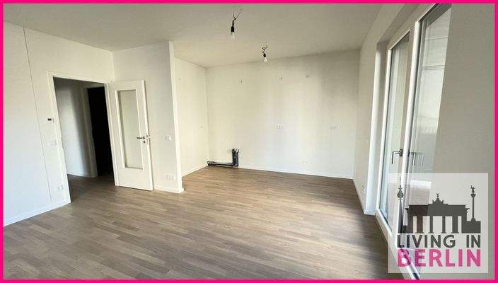 Wohnzimmer mit offener Küche