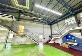 Aufgänge Produktionshalle