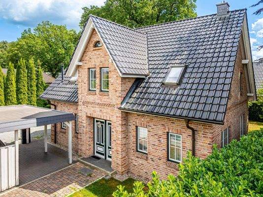 Neuwertiges Kapitänshaus.