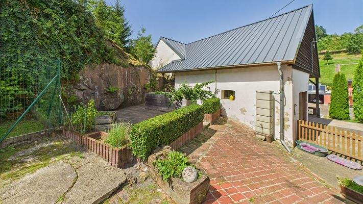 fea812cbb84a4ff0a18fee3e12825fa5_95_CAM01984G0-PR0509-STILL048