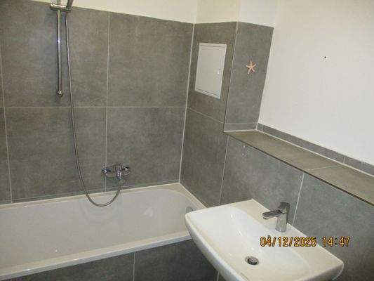 Badezimmer mit Wanne