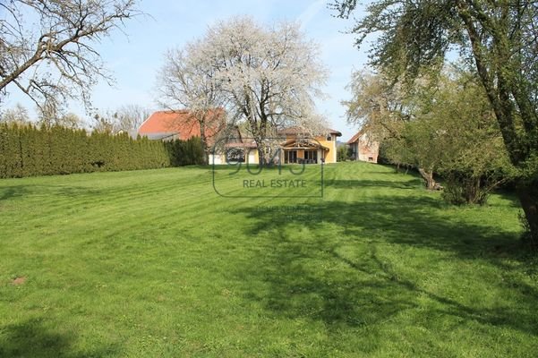 Hochwertiges Landhaus, großes Grundstück, herrliche Ruhelage in St. Peter am Hart