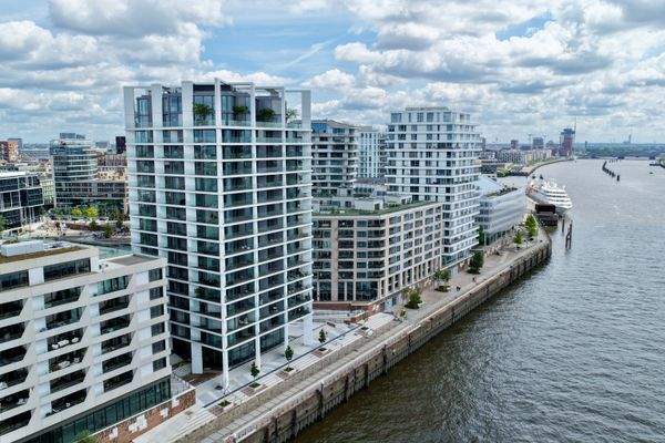 Strandkaispitze mit den Luxustowern