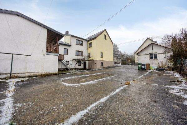 Grundstück aus der rückwärtigen Perspektive