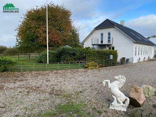 A6651FE9-DB1D-40BC-B58E-B3D2E82C4CCC