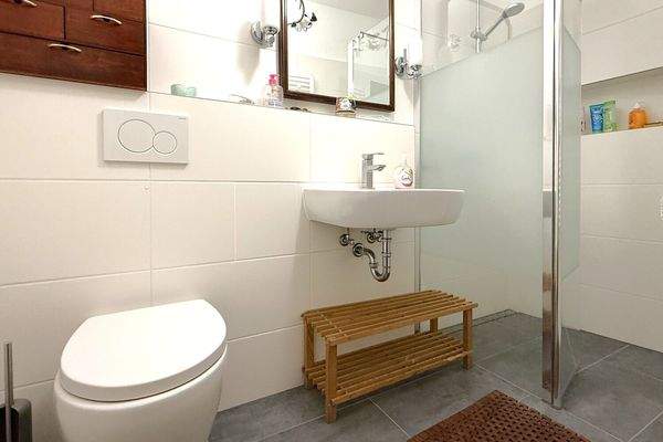 Badezimmer mit Dusche