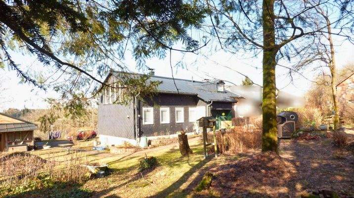 Blick vom Grundstück zum Haus