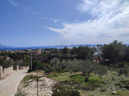 Baugrundstück mit Meerblick auf Brač