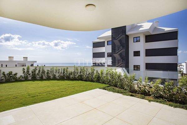 Sea-View Apartments in a Complex in Fuengirola, Spain