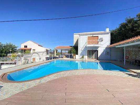 Schöne Villa mit einem separaten zweiten Haus zum Verkauf in Gavalochori