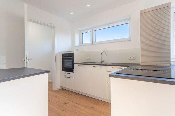 Offene Küche mit Abstellraum