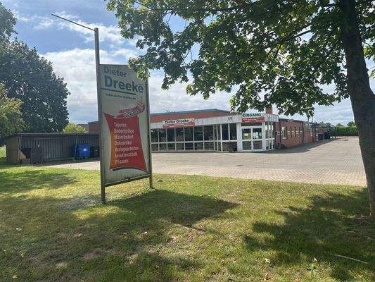 Werbeschild direkt an der Haupstraße