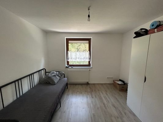 17 4. Schlafzimmer OG