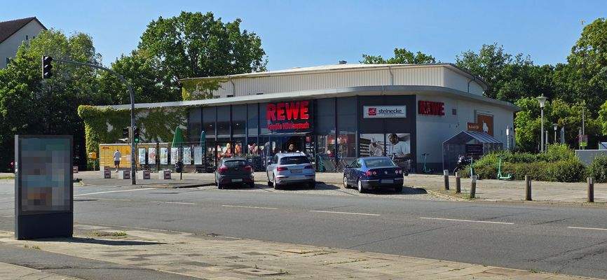 Einkaiufssmöglichkeit gegenüber