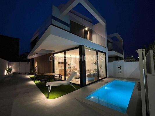 Detached Houses Close to Beach in Torre de la Horadada