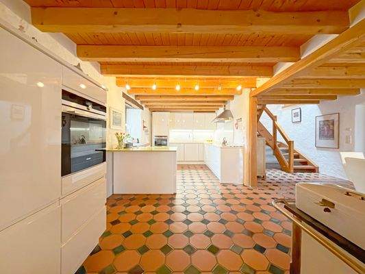 Hochwertige Einbauküche im EG