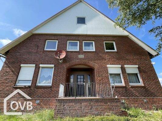 vordere Ansicht des Hofes