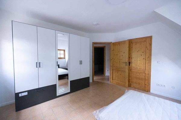 1.OG links Schlafzimmer