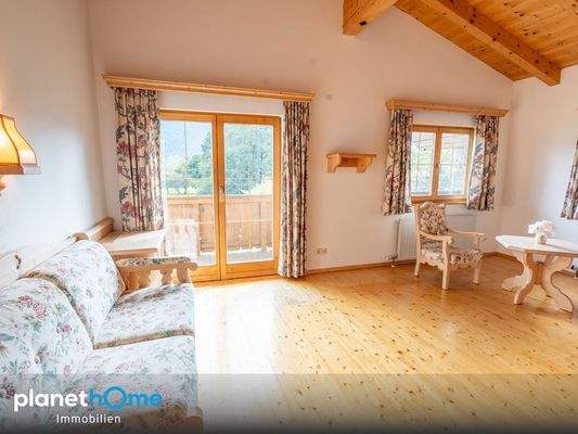 Zimmer mit Sichtdachstuhl