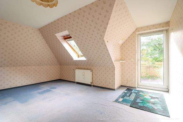 Eines der beiden Zimmer mit Erkerbalkon