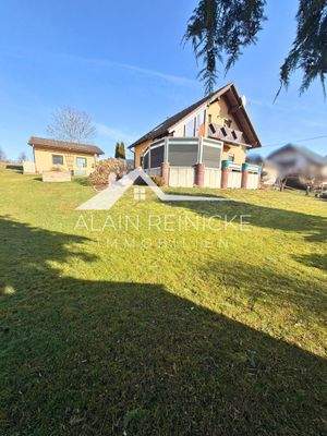 Haus mit massiver Doppelgarage