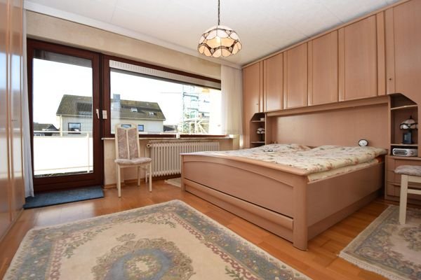 Schlafzimmer im OG mit Balkon