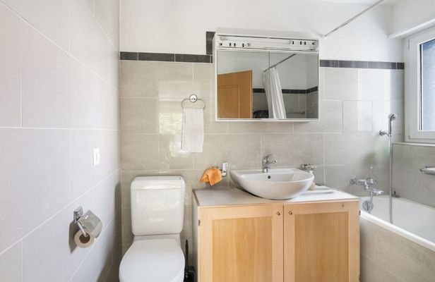 Toilette + Badezimmer