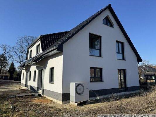 hinten gelegene Doppelhaushälfte