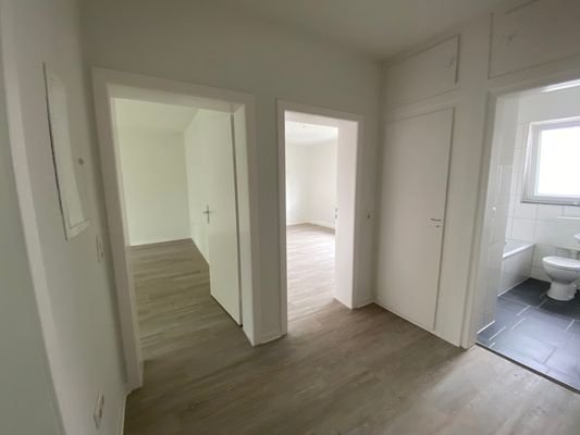 6 Flur mit Einbauschrank