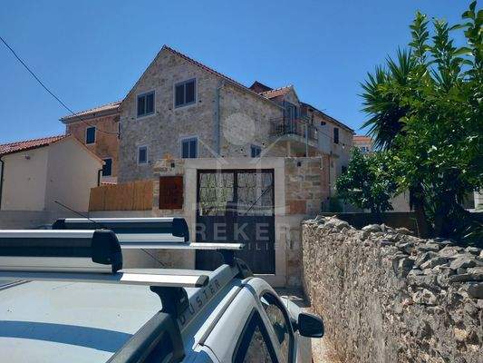 Nur 50 Meter vom glitzernden Meer entfernt! 