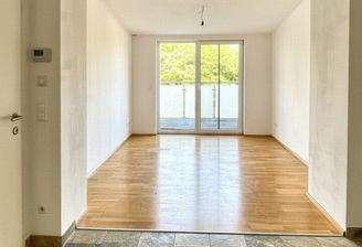 Blick von der Küche ins Wohn-Esszimmer